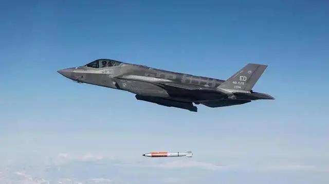空中核打击力量再度不平衡的隐患--​美F-35隐身战斗机完成战术核弹试