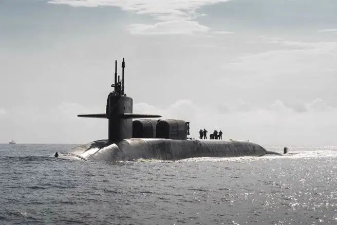 动作极为少见，华盛顿在中东部署核潜艇，传递多个重要信号