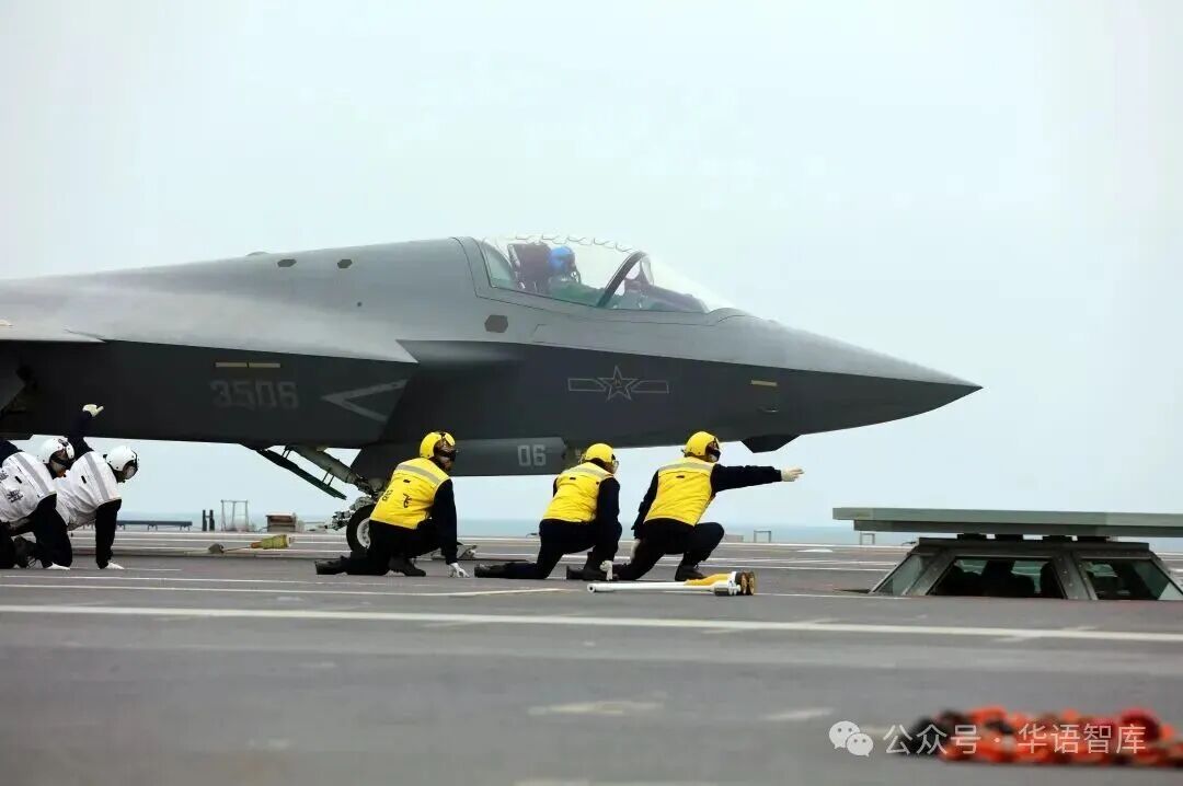 三机弹射震撼亮相，福建舰的“全球首次”意味着什么？